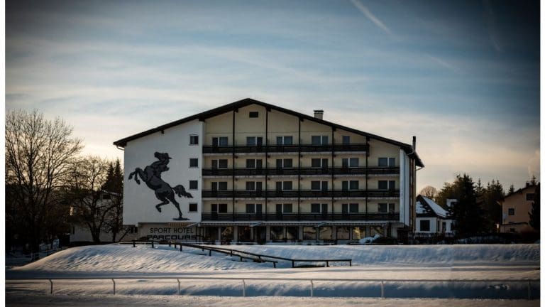 Reitzentrum Hausruckhof Rückseite im Winter