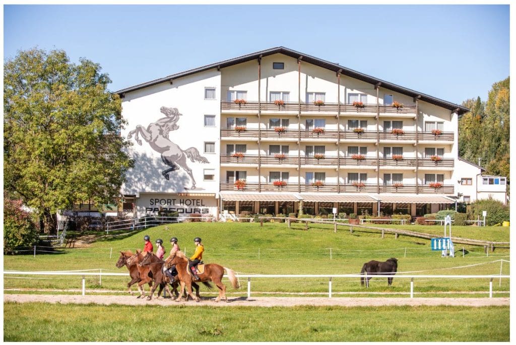 Reithotel Österreich Rückseite im Sommer